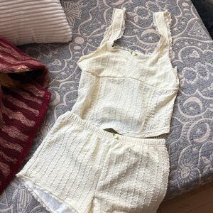 Butter yellow rosette set